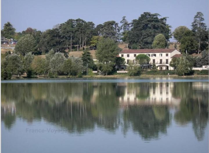 Charmante Maison Renovee, Proche Lac Et Centre-Ville Л'Иль-Журден Экстерьер фото